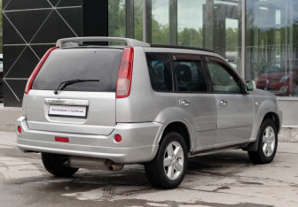 Подержанный автомобиль Nissan X-Trail 2005 года (5 фото)