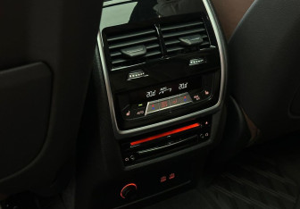 Подержанный автомобиль BMW X7 2019 года (33 фото)
