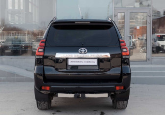Подержанный автомобиль Toyota Land Cruiser Prado 2019 года (6 фото)