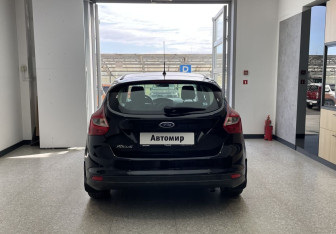 Подержанный автомобиль Ford Focus Hatchback 2013 года (5 фото)