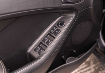 Подержанный автомобиль Kia Cerato Sedan 2013 года (16 фото)