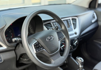 Подержанный автомобиль Hyundai Solaris Sedan 2021 года (12 фото)