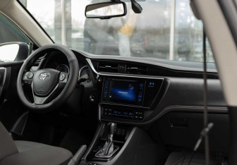Подержанный автомобиль Toyota Corolla Sedan 2018 года (10 фото)