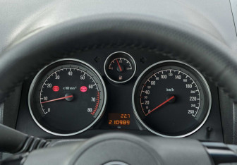 Подержанный автомобиль Opel Zafira Compactvan 2011 года (12 фото)