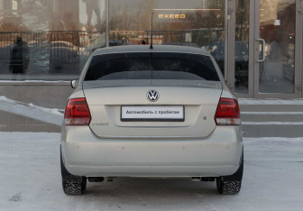 Подержанный автомобиль Volkswagen Polo Sedan 2012 года (6 фото)