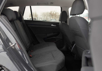 Подержанный автомобиль Volkswagen Golf Hatchback 2021 года (18 фото)