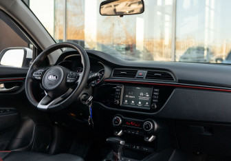 Подержанный автомобиль Kia Rio Sedan 2020 года (10 фото)
