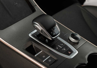 Подержанный автомобиль Omoda C5 2024 года (16 фото)