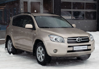 Подержанный автомобиль Toyota RAV4 2007 года (3 фото)
