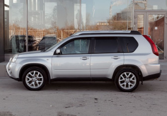 Подержанный автомобиль Nissan X-Trail 2011 года (8 фото)