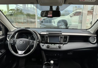 Подержанный автомобиль Toyota RAV4 2018 года (8 фото)