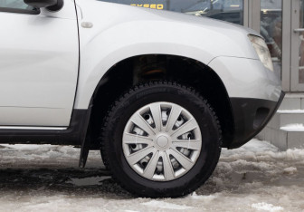 Подержанный автомобиль Renault Duster 2013 года (9 фото)