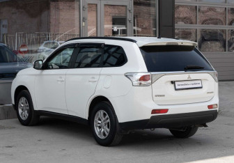 Подержанный автомобиль Mitsubishi Outlander 2013 года (7 фото)