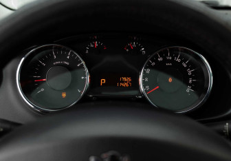 Подержанный автомобиль Peugeot 3008 2012 года (12 фото)