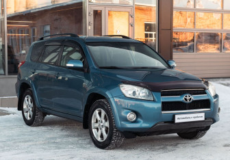 Подержанный автомобиль Toyota RAV4 2011 года (3 фото)