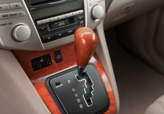Подержанный автомобиль Lexus RX 2007 года (15 фото)