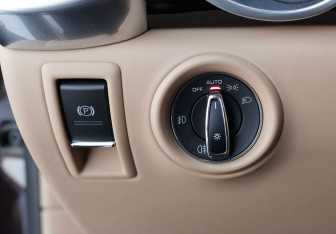 Подержанный автомобиль Porsche Cayenne 2014 года (20 фото)