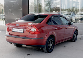 Подержанный автомобиль Ford Focus Sedan 2007 года (5 фото)