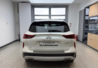 Подержанный автомобиль Infiniti QX50 2021 года (6 фото)