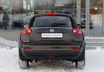 Подержанный автомобиль Nissan Juke 2012 года (6 фото)