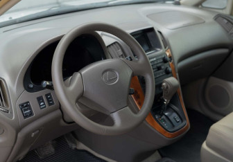 Подержанный автомобиль Lexus RX 2000 года (11 фото)