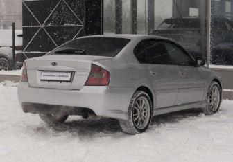 Подержанный автомобиль Subaru Legacy Sedan 2004 года (5 фото)