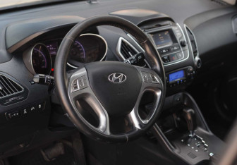 Подержанный автомобиль Hyundai ix35 2010 года (11 фото)