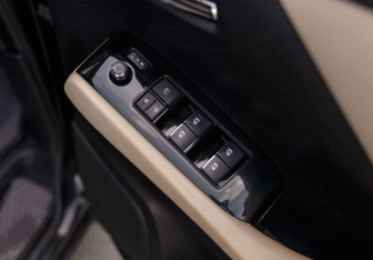 Подержанный автомобиль Toyota Alphard 2018 года (18 фото)