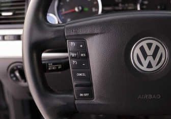 Подержанный автомобиль Volkswagen Touareg 2007 года (12 фото)