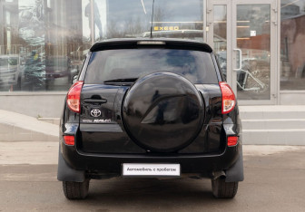 Подержанный автомобиль Toyota RAV4 2006 года (6 фото)
