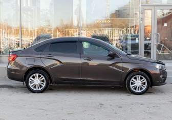 Подержанный автомобиль LADA (ВАЗ) Vesta Sedan 2018 года (4 фото)
