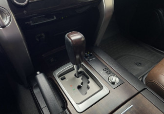 Подержанный автомобиль Toyota Land Cruiser Suv 2014 года (13 фото)
