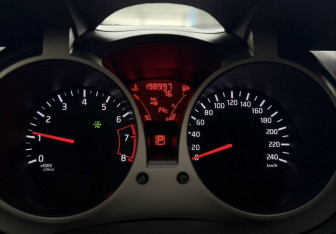 Подержанный автомобиль Nissan Juke 2011 года (13 фото)