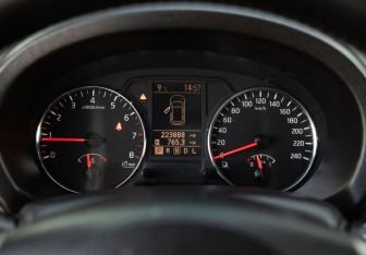 Подержанный автомобиль Nissan X-Trail 2012 года (13 фото)