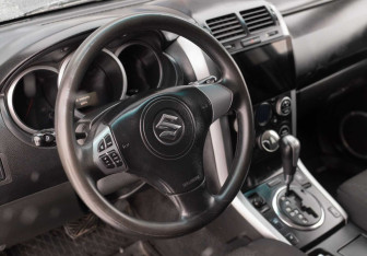Подержанный автомобиль Suzuki Grand Vitara 2008 года (10 фото)