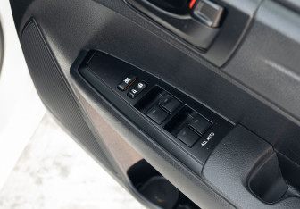 Подержанный автомобиль Toyota Corolla Sedan 2015 года (15 фото)