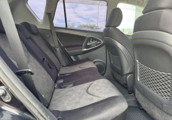Подержанный автомобиль Toyota RAV4 2011 года (11 фото)