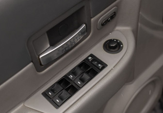 Подержанный автомобиль Dodge Durango 2005 года (16 фото)