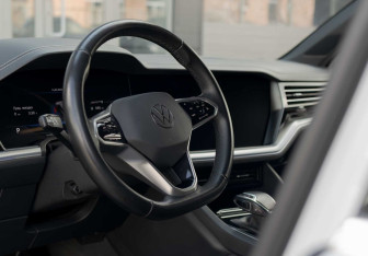 Подержанный автомобиль Volkswagen Touareg 2021 года (11 фото)