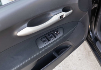 Подержанный автомобиль Toyota Auris Hatchback 2009 года (17 фото)