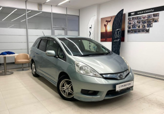 Подержанный автомобиль Honda Fit Shuttle 2012 года (3 фото)
