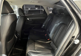 Подержанный автомобиль Hyundai Sonata 2021 года (16 фото)