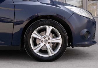 Подержанный автомобиль Ford Focus Hatchback 2012 года (9 фото)