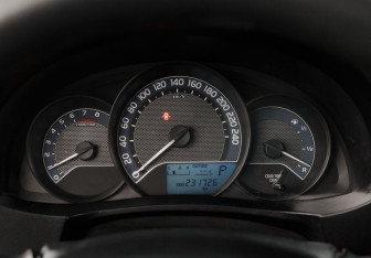 Подержанный автомобиль Toyota Corolla Sedan 2013 года (13 фото)