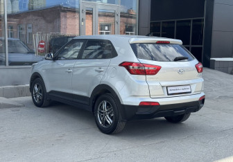 Подержанный автомобиль Hyundai Creta 2019 года (5 фото)
