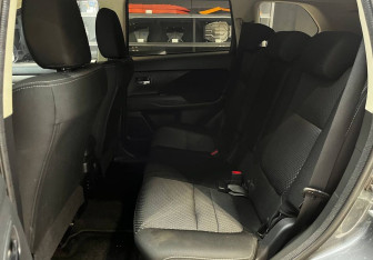 Подержанный автомобиль Mitsubishi Outlander 2017 года (11 фото)