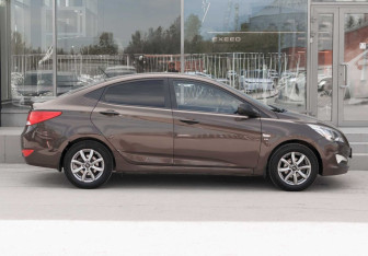 Подержанный автомобиль Hyundai Solaris Sedan 2015 года (4 фото)
