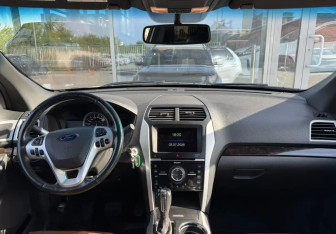Подержанный автомобиль Ford Explorer 2012 года (16 фото)