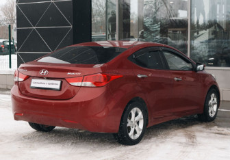 Подержанный автомобиль Hyundai Avante Sedan 2011 года (5 фото)