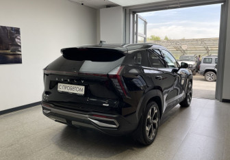 Подержанный автомобиль Geely Atlas 2024 года (4 фото)